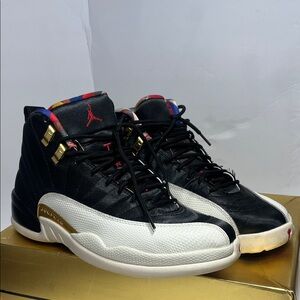 Jordan Men's Black, White, and Gold Sneakers